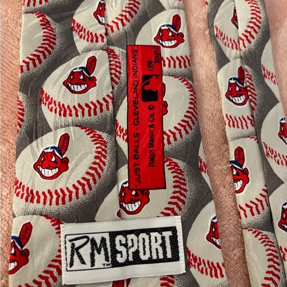 Sports-Themed Tie with Red and Gray Accents - Picture 6 of 8